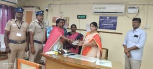 வடலூரில் ஆவணங்கள் இன்றி எடுத்துச்சென்ற ரூ.2 லட்சம் கைப்பற்றப்பட்டது,