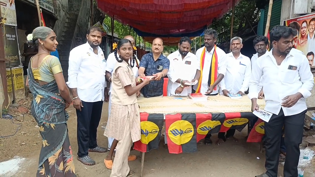 நெய்வேலியில் கேப்டன் அவர்களின் 74 ஆவது பிறந்த நாளை முன்னிட்டு தூய்மை பணியாளர்களுக்கு நலத்திட்ட உதவிகள் வழங்கும் விழா நடைபெற்றது