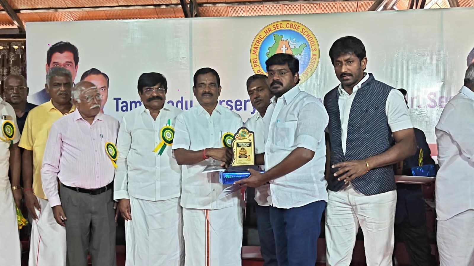தனியார் பள்ளிகளுக்கு டிடிசிபி, சிஎம்டிஏ அனுமதி வழங்கக் கோரிக்கை