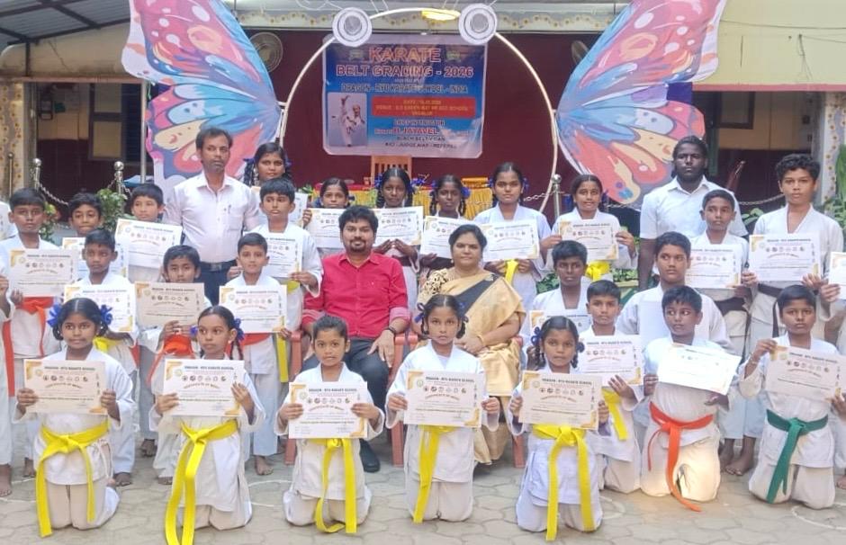 வடலூர் எஸ்.டி.ஈடன் பள்ளியில் கராத்தே பெல்ட் வழங்கும் விழா